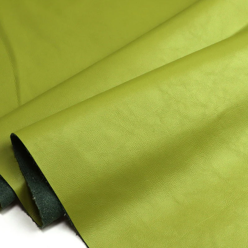 Ткаенина за облека од вештачка кожа од велур со иста боја